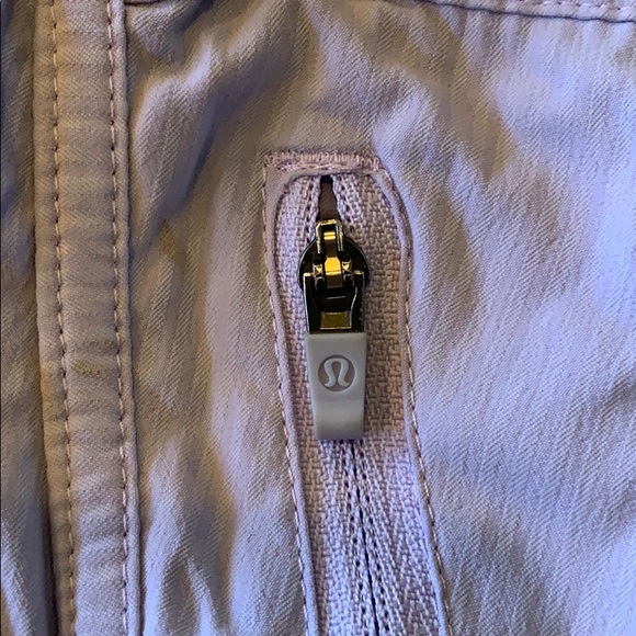 Lululemon shorts lilac size 4 - Picture 2 of 3